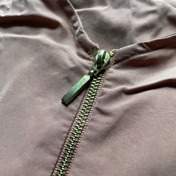 ✨free when bundled✨ Zip Front Blouse - Picture 5 of 6